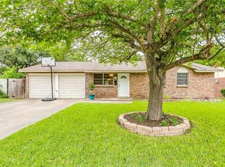 416 Nathan St, Burleson, TX 76028