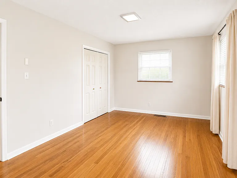 10936 Thornton Dr — Photo 10
