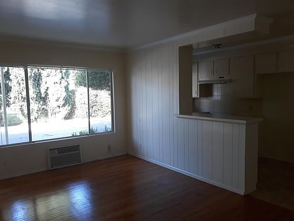 5th image of 13556 Wyandotte St