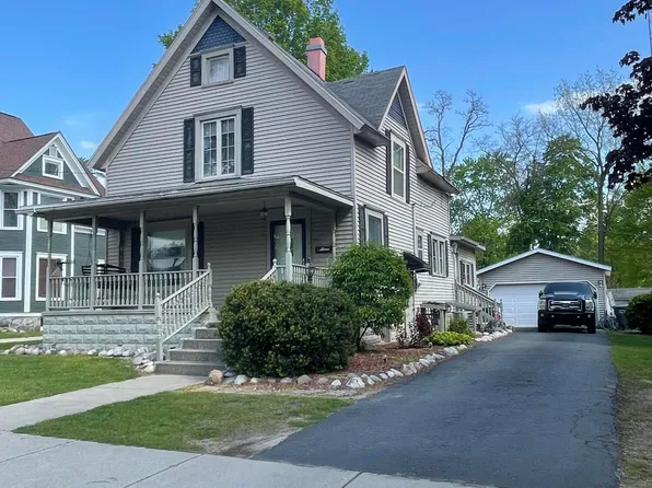 306 W Telegraph St, Dowagiac, MI 49047