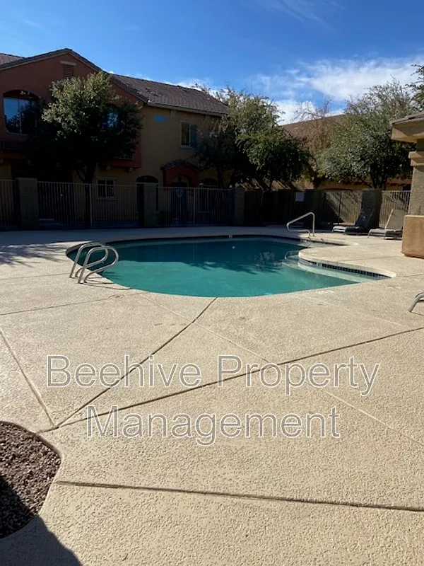 2 bed, 2.0 bath, 1158 sqft, $1,350 — Photo 2