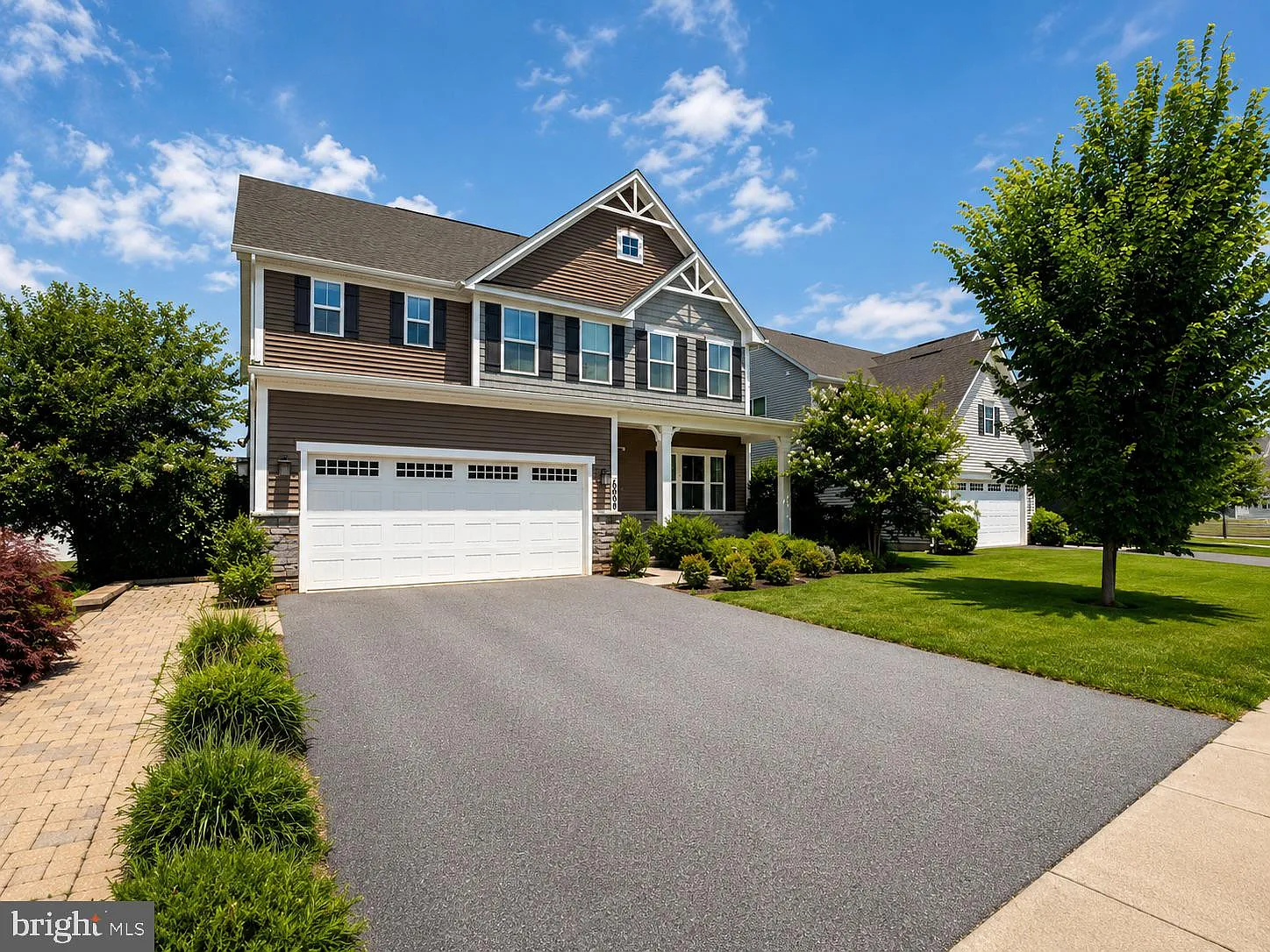 5 bed, 5.0 bath, 3740 sqft, $3,800 — Photo 2