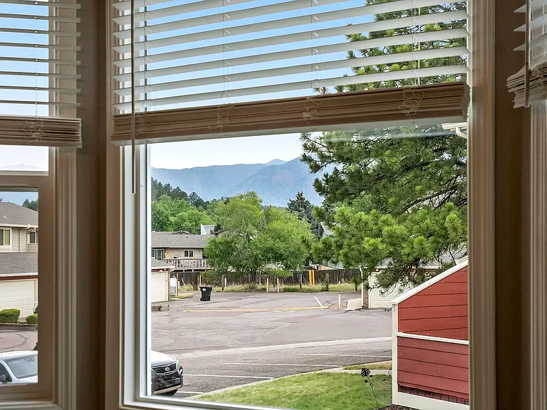 424 W Rockrimmon Blvd — Photo 16