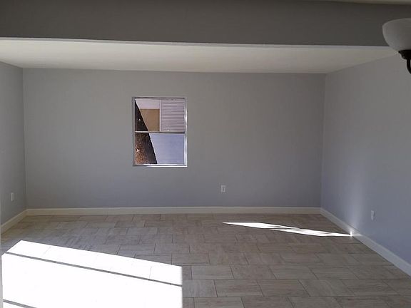 5th image of 2332 E Clarendon Ave