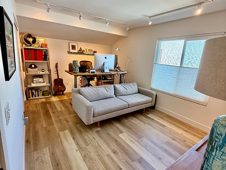 4th bedroom / den