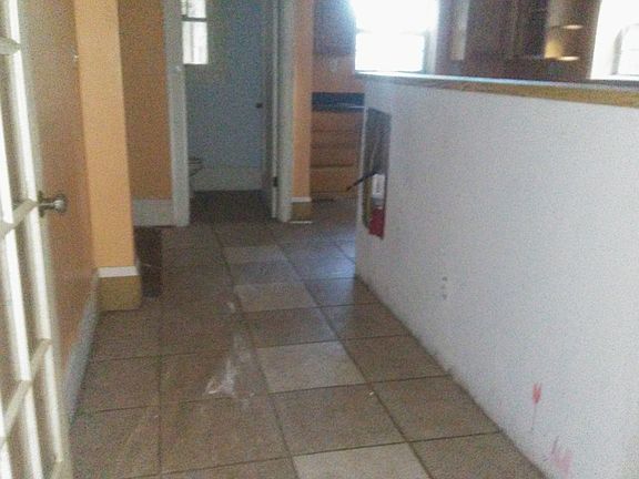 4th image of 127 Peninsular Ave