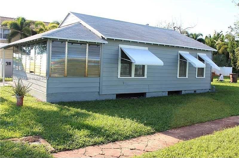 1st image of 1279 NE 32nd St