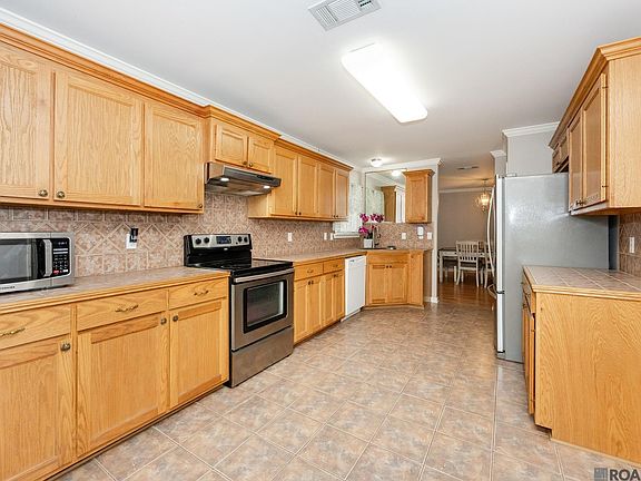 5th image of 26565 Parkwood Dr