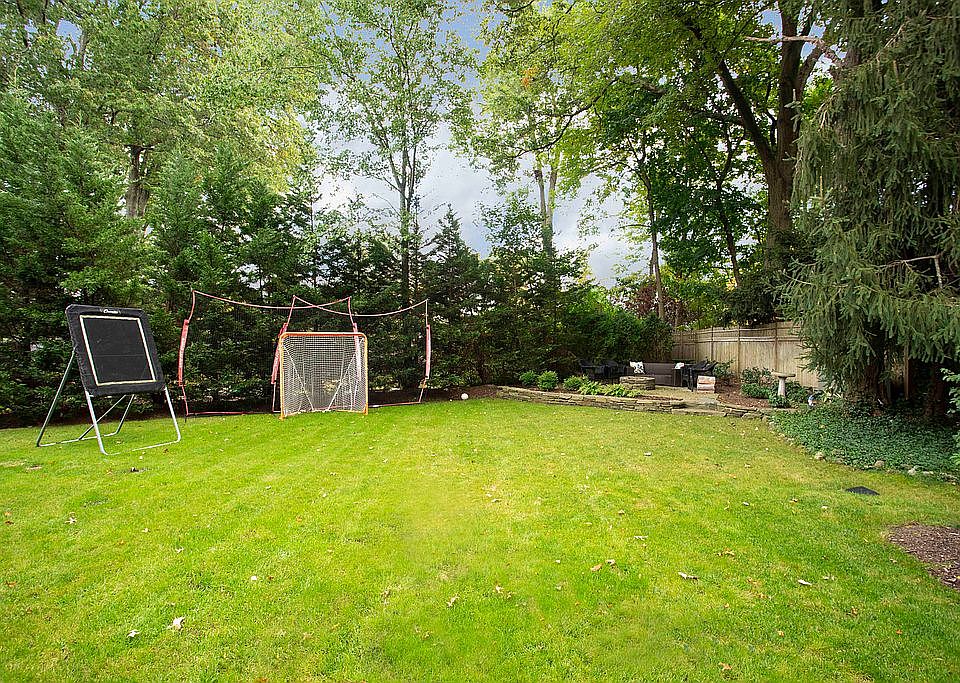 2nd image of 7 Tracy Ln