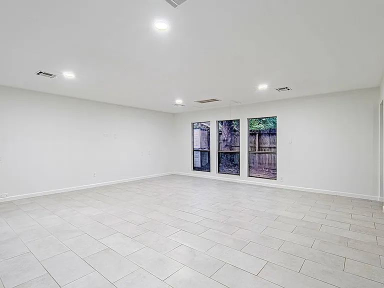 3406 Forest Village Dr — Photo 23