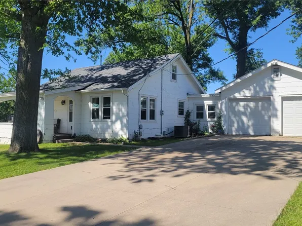 2612 27th St SW, Cedar Rapids, IA 52404
