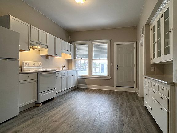 3rd image of 305 E 2nd St #1