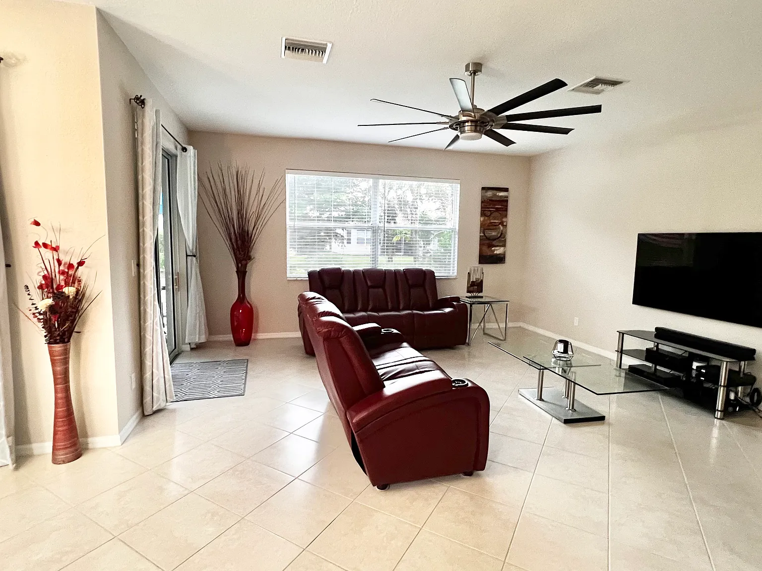 3 bed, 1669 sqft, $2,250 — Photo 3