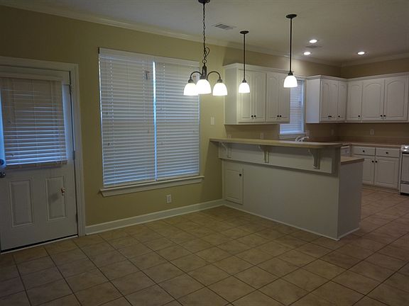 5th image of 605 Ventana Dr