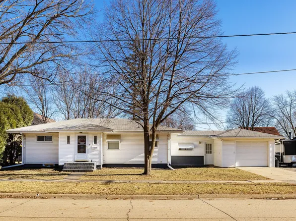 109 S 12th St, Adel, IA 50003