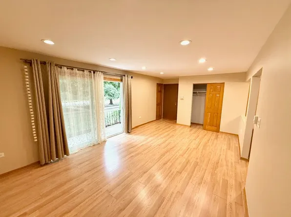8029 Beloit Ave APT 1B, Bridgeview, IL 60455