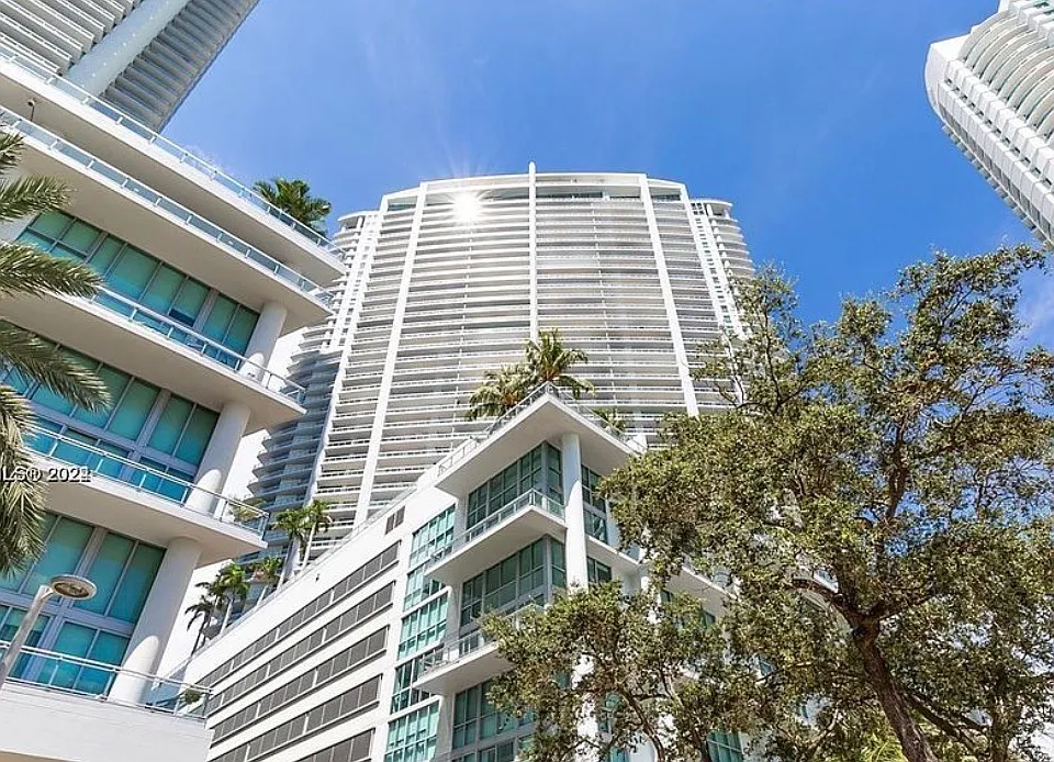 90 SW 3rd St #5