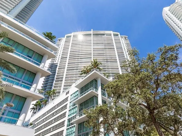 90 SW 3rd St, Miami, FL