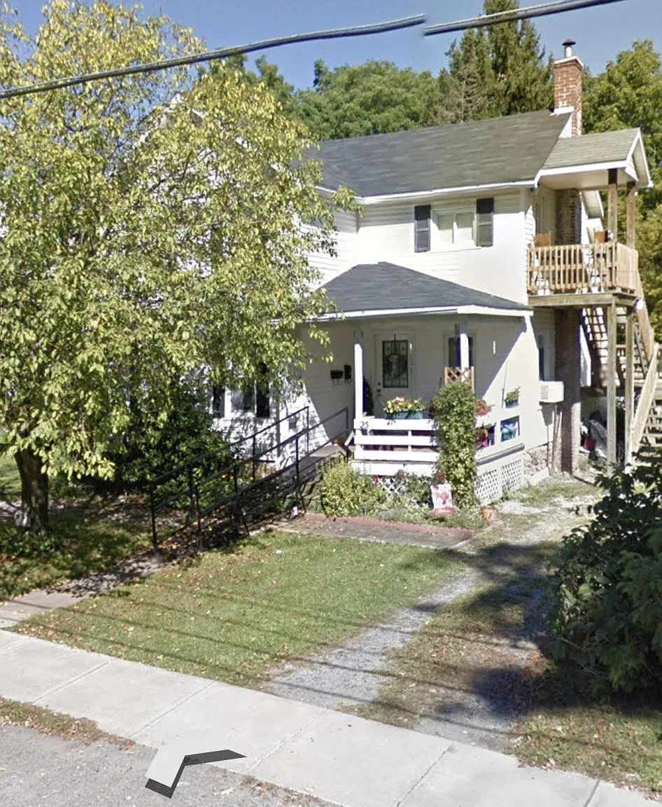 2 bed, 900 sqft, $900 — Photo 1