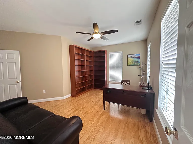 512 Abby Rd — Photo 10
