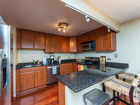 4th image of 1415 N Dearborn Pkwy #21