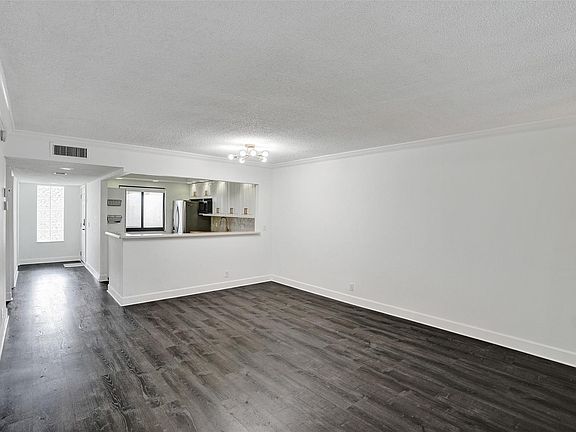 5th image of 374 Lakeview Drive #203
