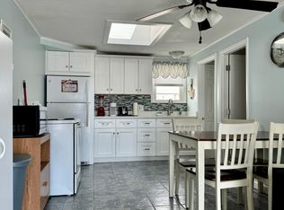 8 Q St #B, Hampton, NH 03842