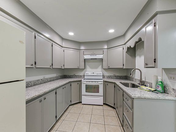 5th image of 305 Saint Bernard St