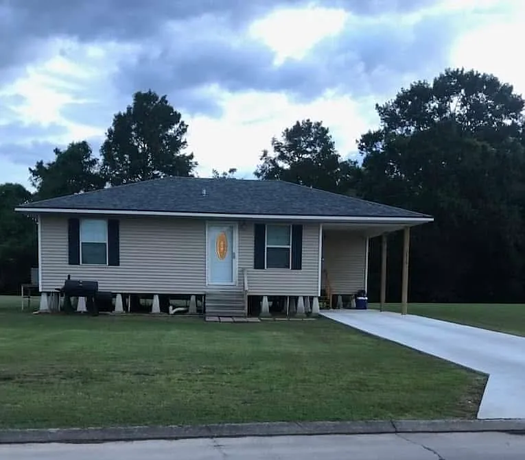 2 bed, 900 sqft, $1,050 — Photo 1