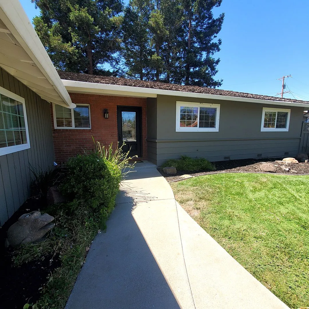 Enjoy the Outdoors Living in Beautiful 3/2 Home in Concord — Photo 2