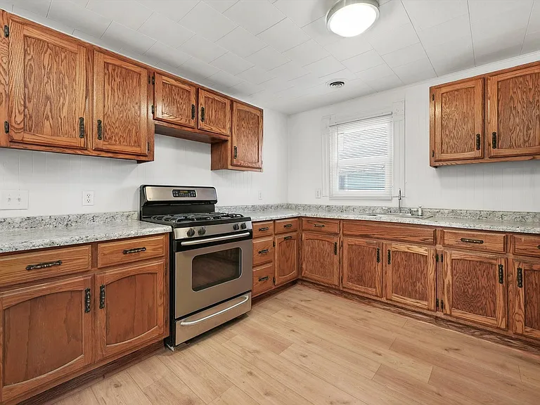 1097 E Merchant St #2 — Photo 6