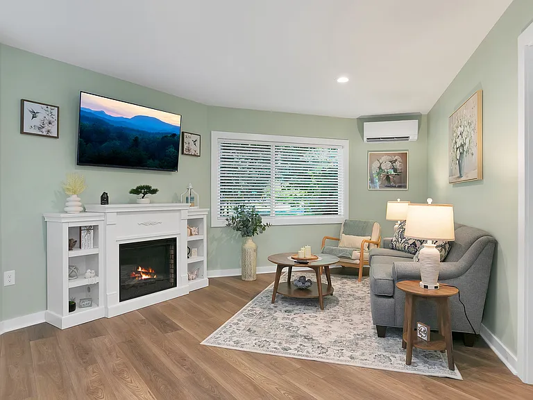 8 Palatka St #4 — Photo 5