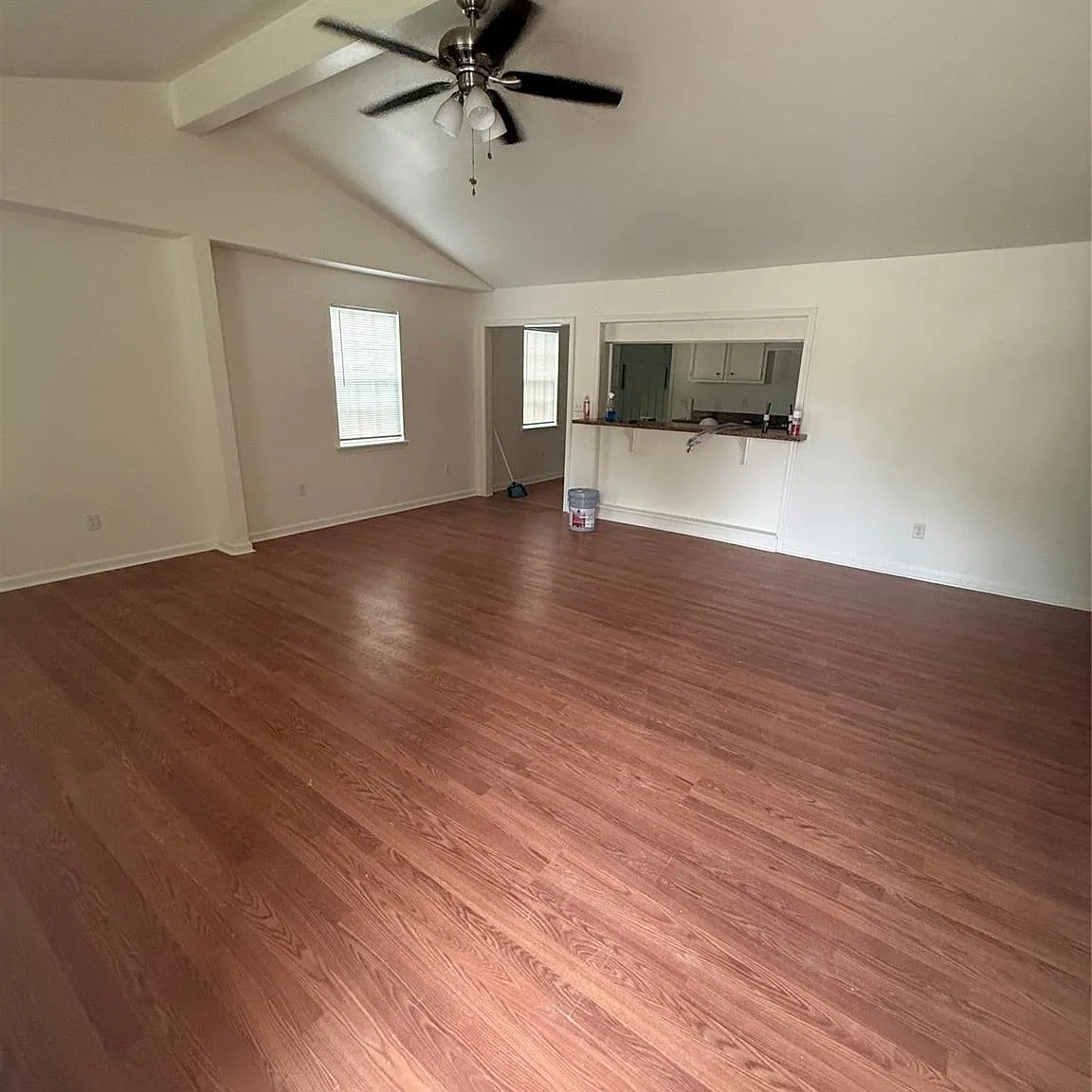 3 bed, 1.0 bath, 1000 sqft, $1,200 — Photo 2