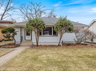 815 N Ellsworth St, Naperville, IL 60563