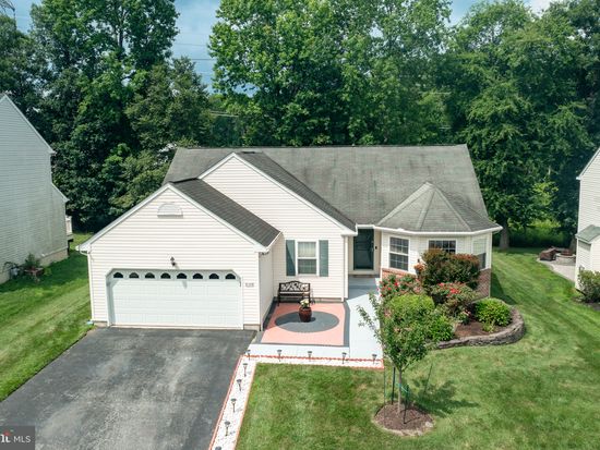 149 W Flagstone Dr, Newark, DE 19702