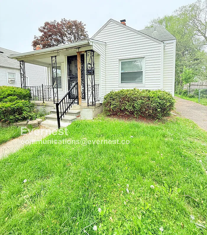 3 bed, 1.0 bath, 970 sqft, $1,195 — Photo 1