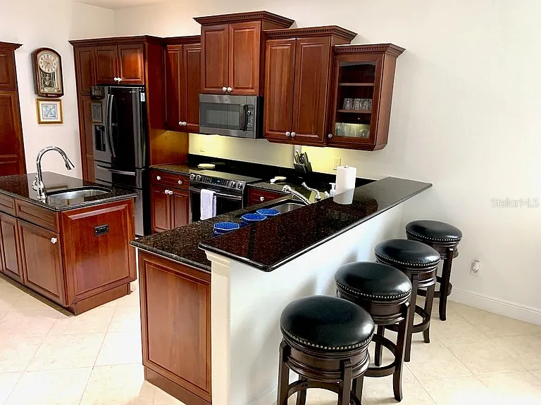24312 Westgate Blvd — Photo 11
