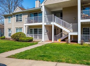 54 Lindsey Ct BLDG 52-66 #54, Franklin Park, NJ