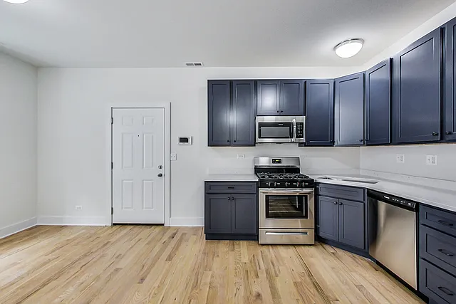815 S Carpenter St #3R — Photo 5