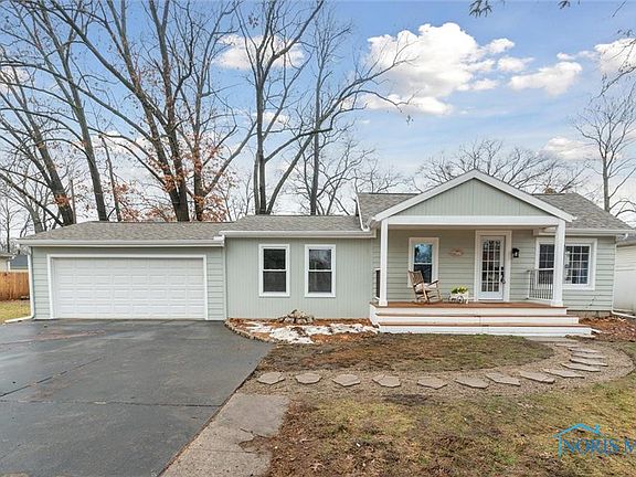 3rd image of 3343 Fairbanks Ave