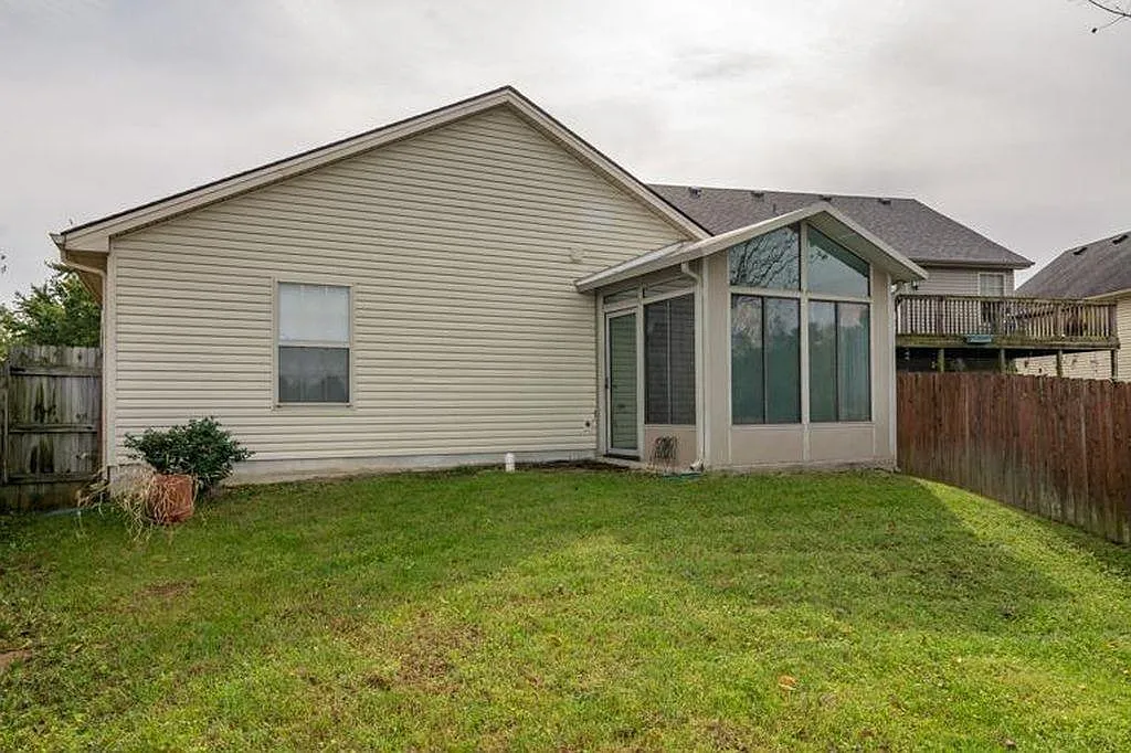 3 bed, 1403 sqft, $1,800 — Photo 4