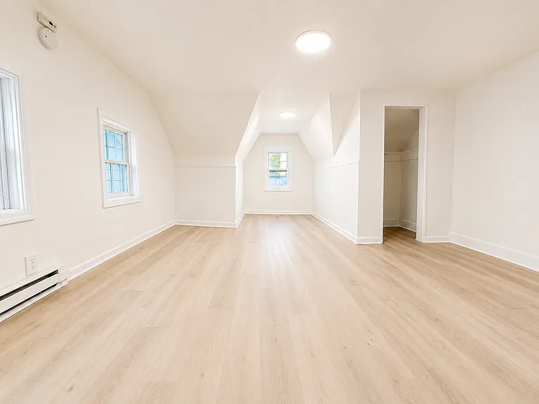577 Lincoln St — Photo 24