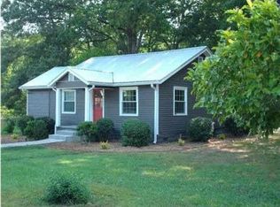 522 Crescent Ave, Chickamauga, GA 30707