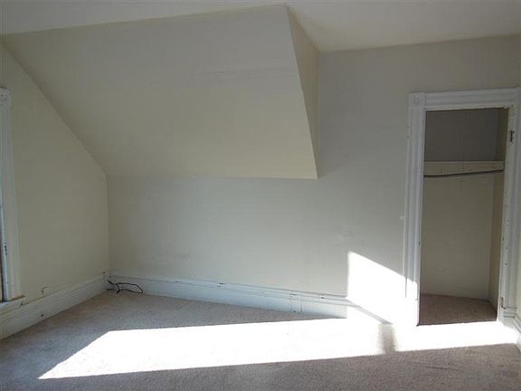 5th image of 829 Franklin St SE