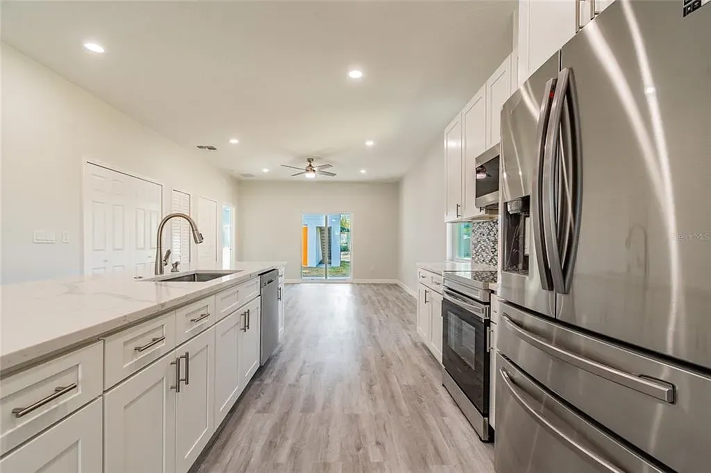 3 bed, 2042 sqft, $3,500 — Photo 3