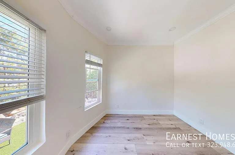 1307 Waterloo St — Photo 13
