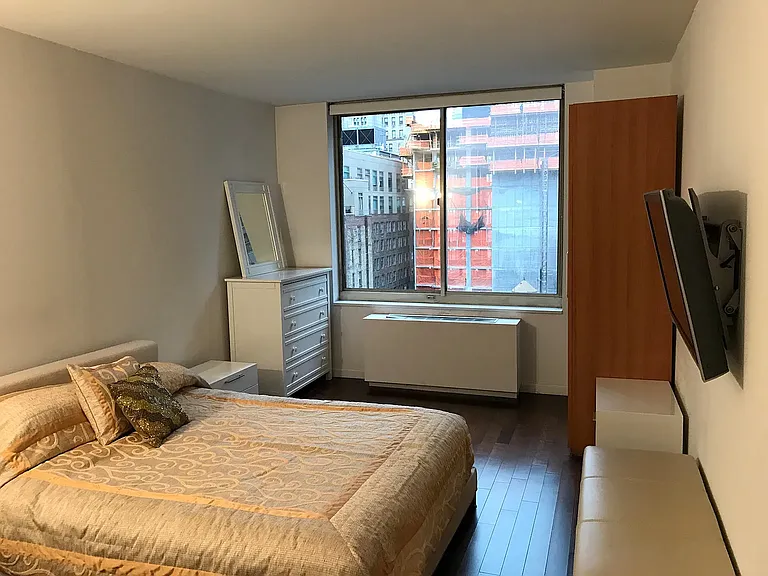 145 E 48th St #18G — Photo 7