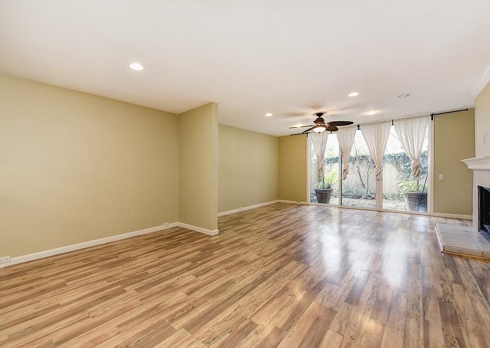 1st image of 709 Woodside Ln #2