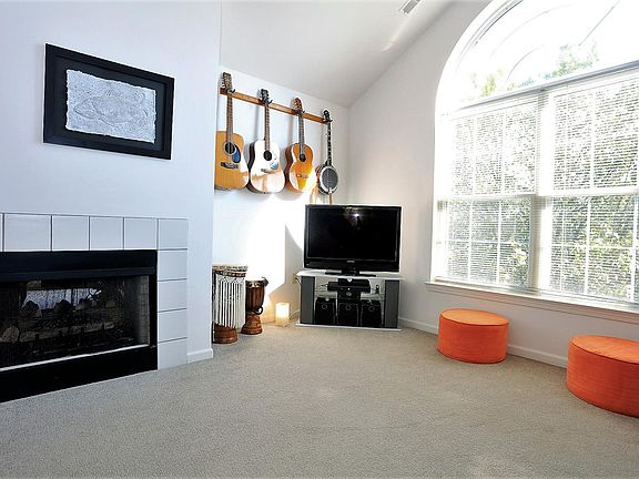 4th image of 3188 Primrose Ln