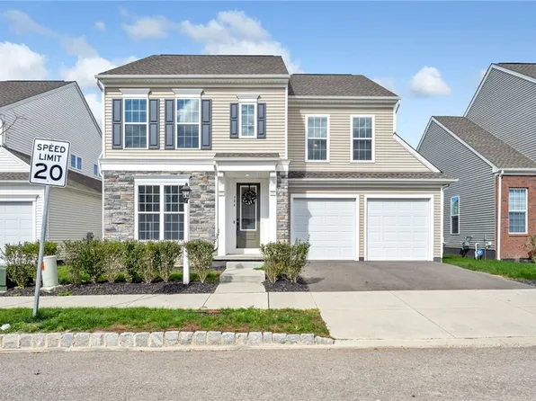 704 Withers Park Dr, Cranberry Township, PA 16066